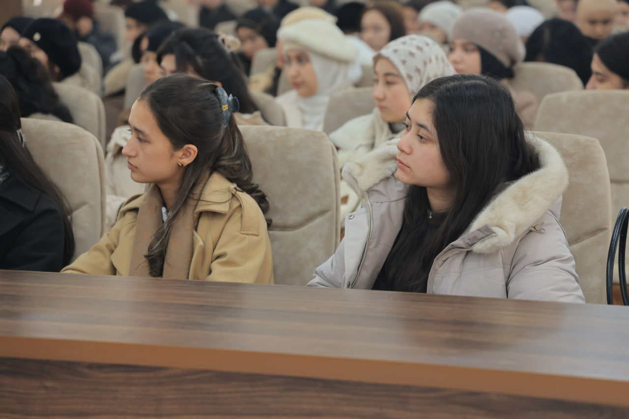 Jahon tillari fakultetida talabalarga qayta taqsimlanadigan ta’lim grantlari o‘rinlari tartibi bo‘yicha  yig‘ilish o‘tkazildi 4