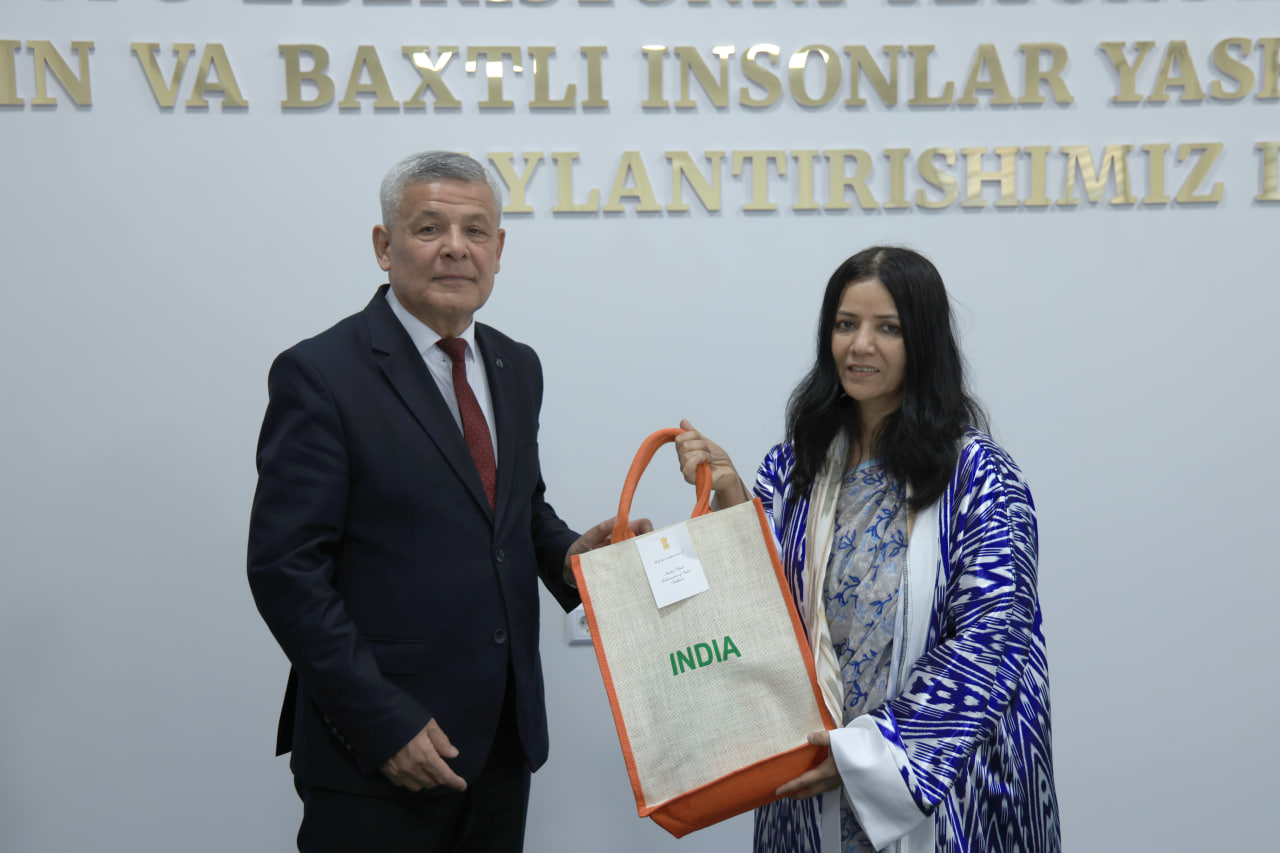 Namangan davlat universiteti rektori Hindiston Respublikasining Oʻzbekistondagi Favqulodda va muxtor elchisi bilan uchrashuv oʻtkazdi. 4