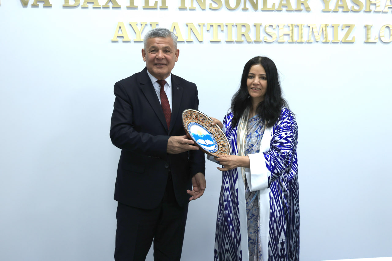 Namangan davlat universiteti rektori Hindiston Respublikasining Oʻzbekistondagi Favqulodda va muxtor elchisi bilan uchrashuv oʻtkazdi. 5