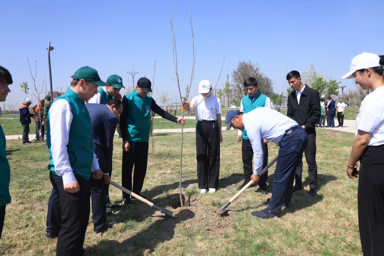 Namangan davlat universiteti rektori boshchiligidagi universitet jamoasi “Yashil makon” umummilliy loyihasi doirasida koʻchat ekish tadbirida ishtirok etdi. 8