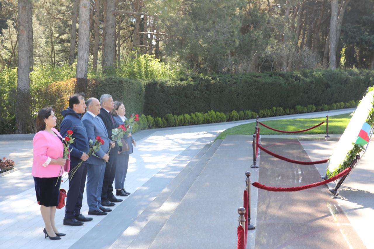 Namangan davlat universiteti delegatsiyasi Boku shahrida Haydar Aliyev xotirasini yod etdi 7