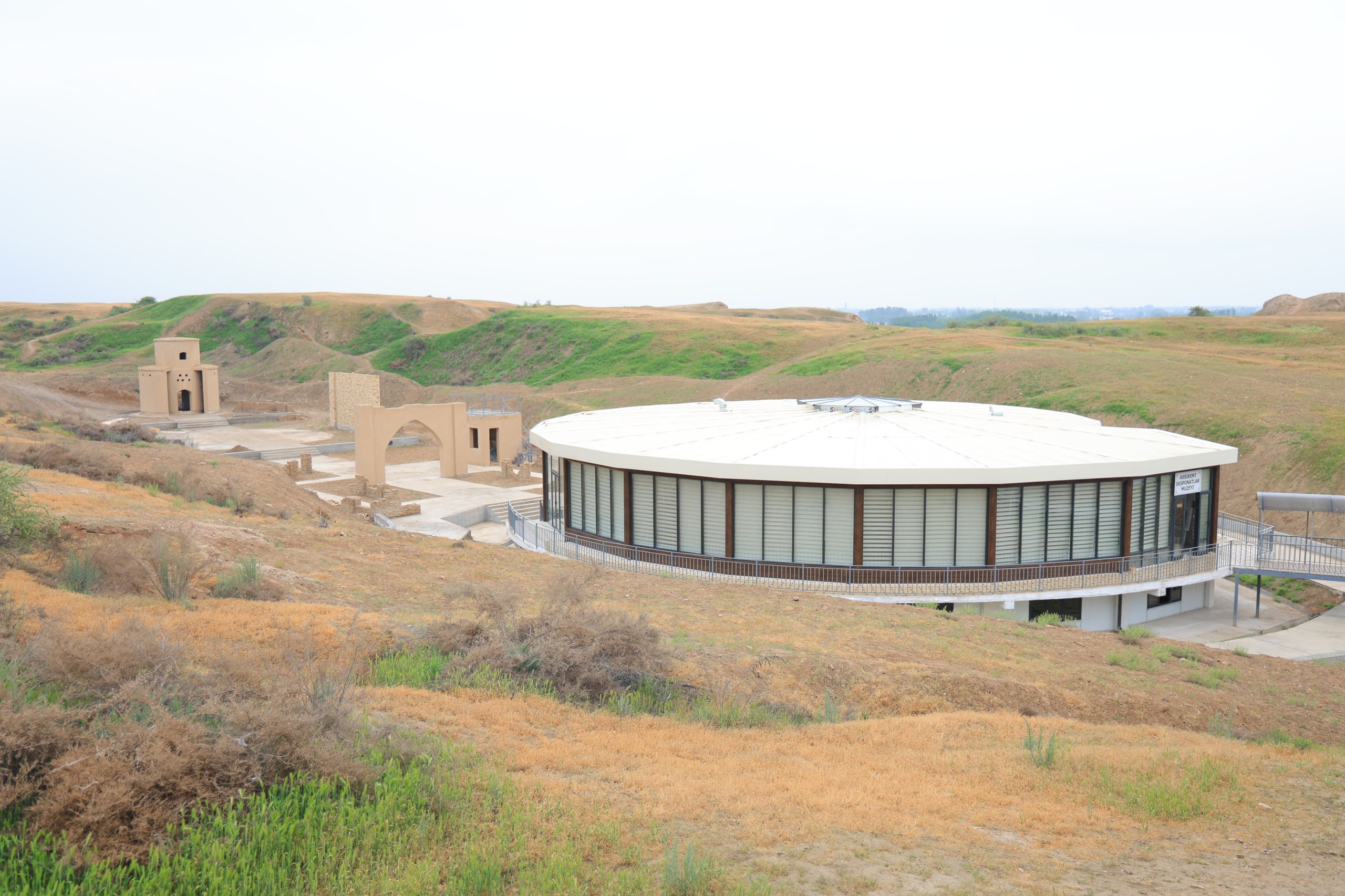 Namangan davlat universiteti rektori «Axsikent arxeologik yodgorligi» majmuasiga tashrif buyurdi 1