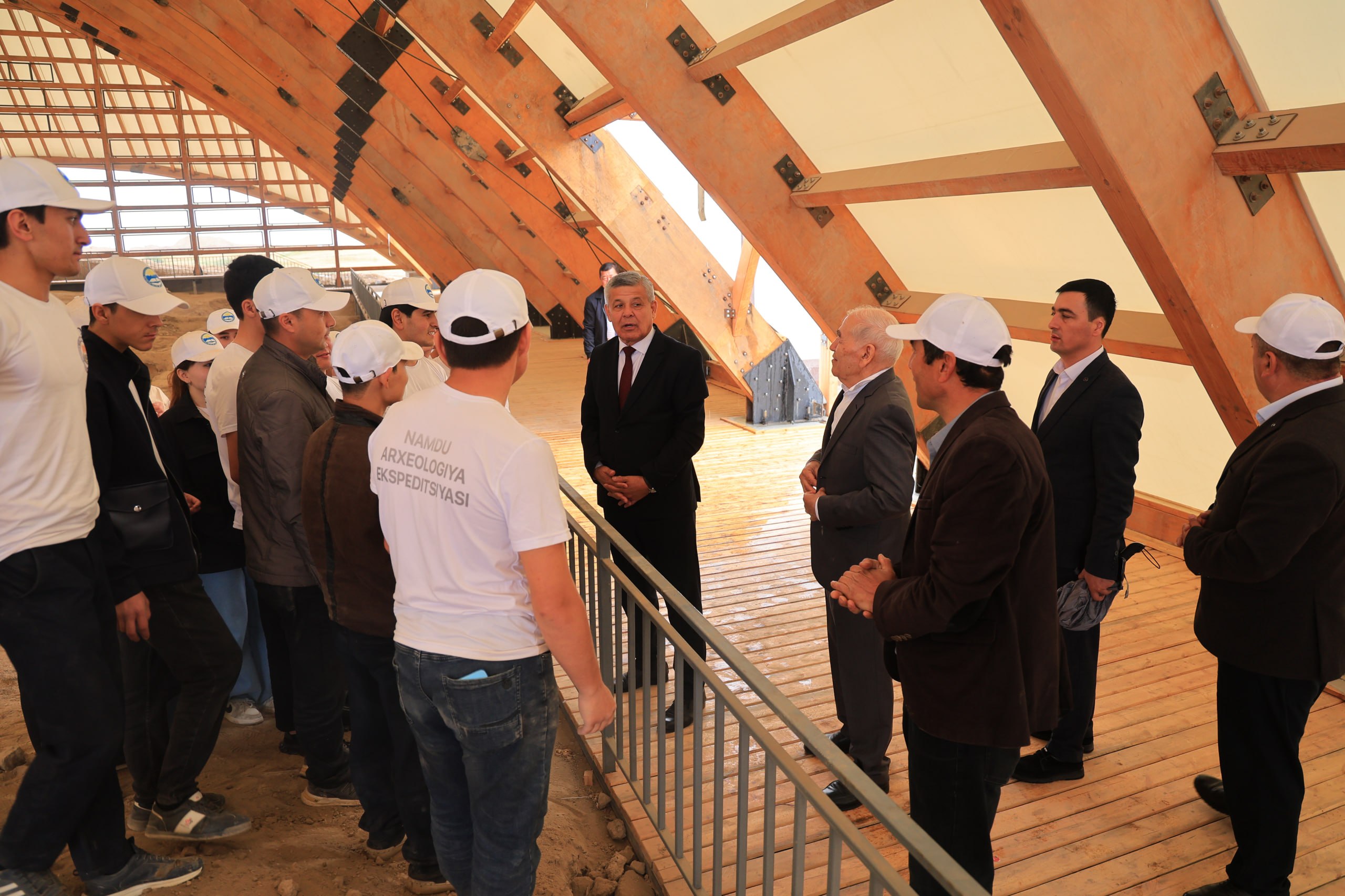 Namangan davlat universiteti rektori «Axsikent arxeologik yodgorligi» majmuasiga tashrif buyurdi 7