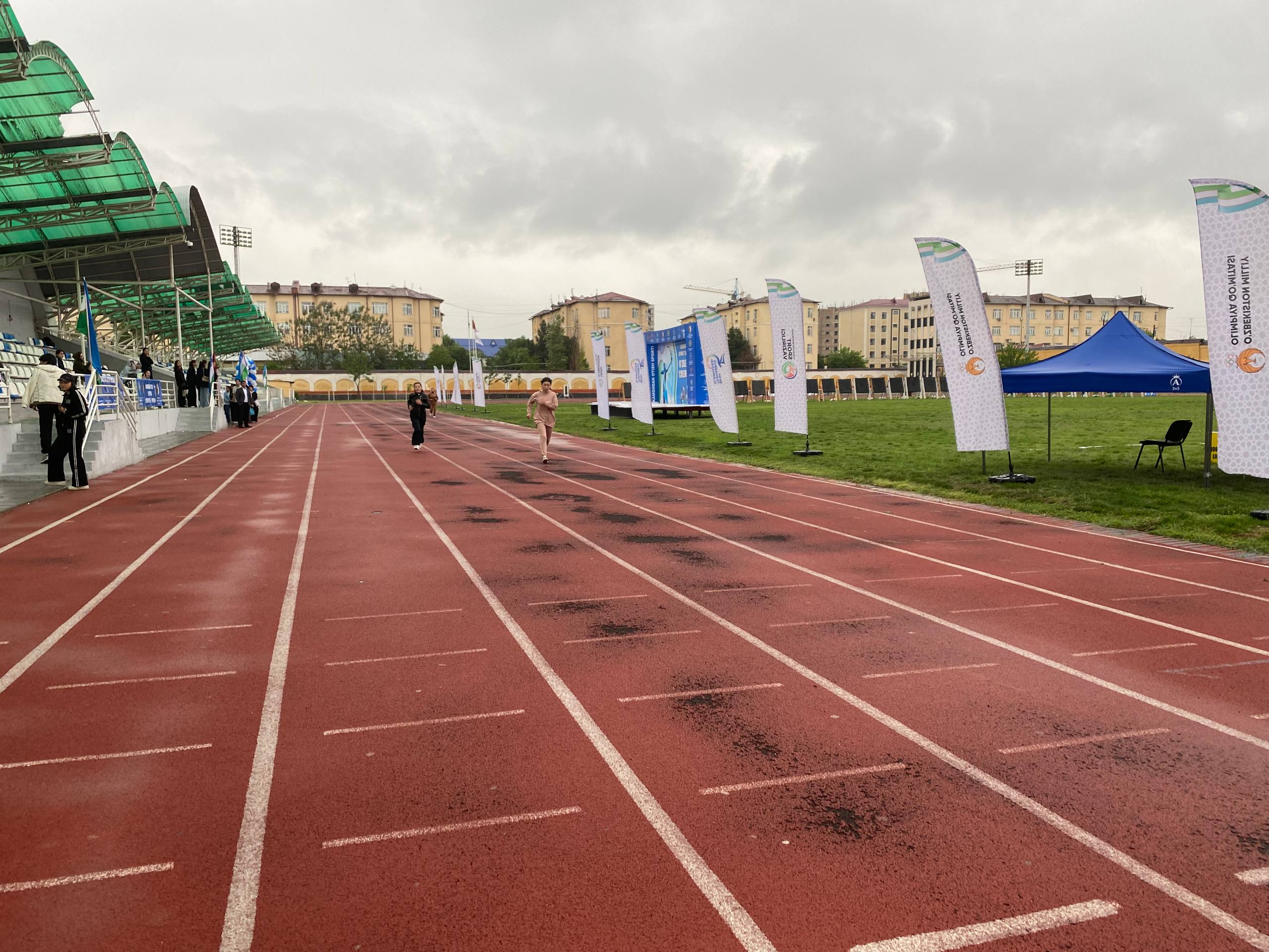 Namangan davlat universiteti talaba-yoshlari o‘rtasida “Yangi Oʻzbekiston talabalari olimpiadasi” sport musobaqalarining yengil atletika turi bo‘yicha fakultetlar o‘rtasida universitet bosqichi o‘tkazildi. 3
