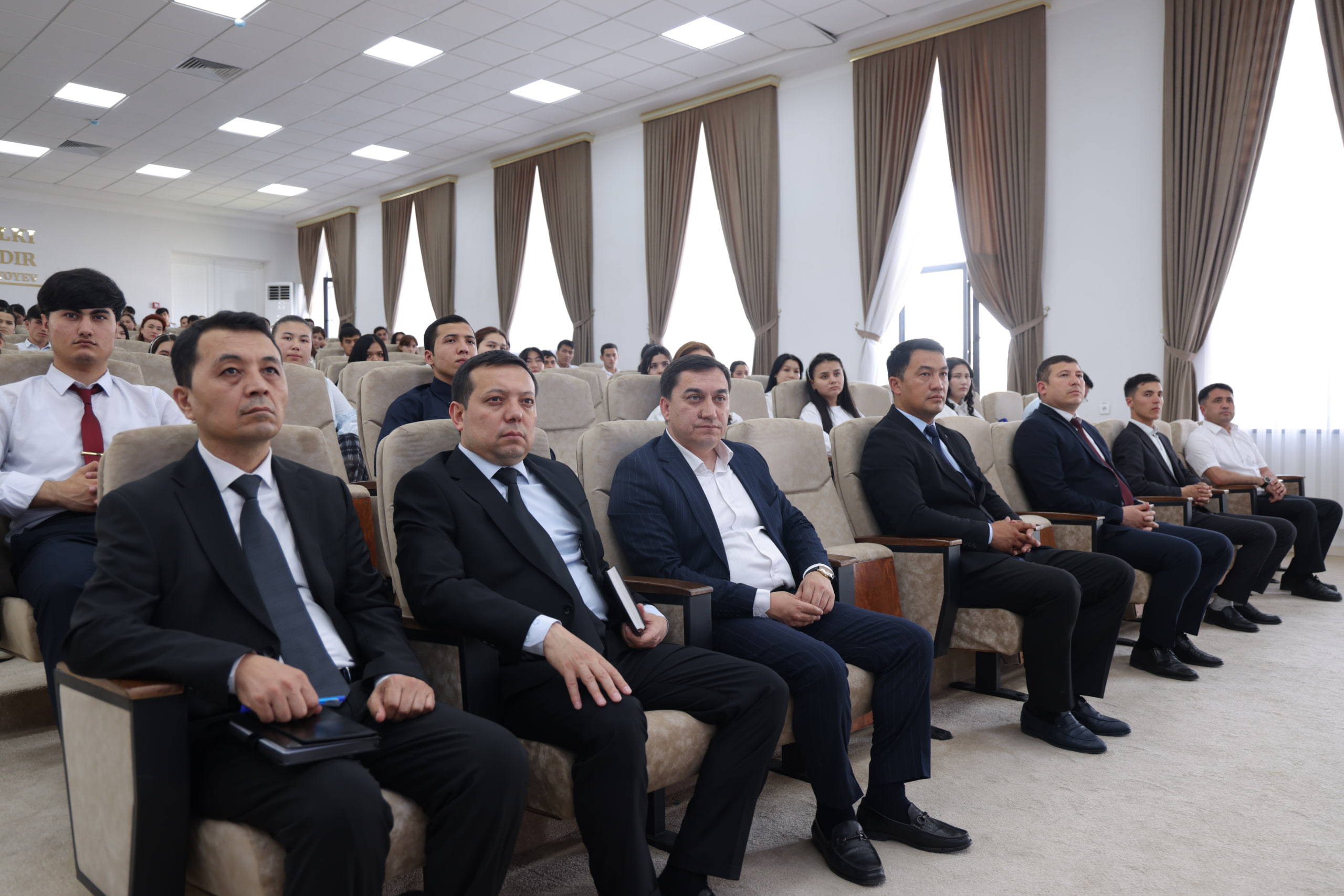 Namangan davlat universitetida “Konstitutsiya va yoshlar” mavzusida uchrashuv o‘tkazildi 4