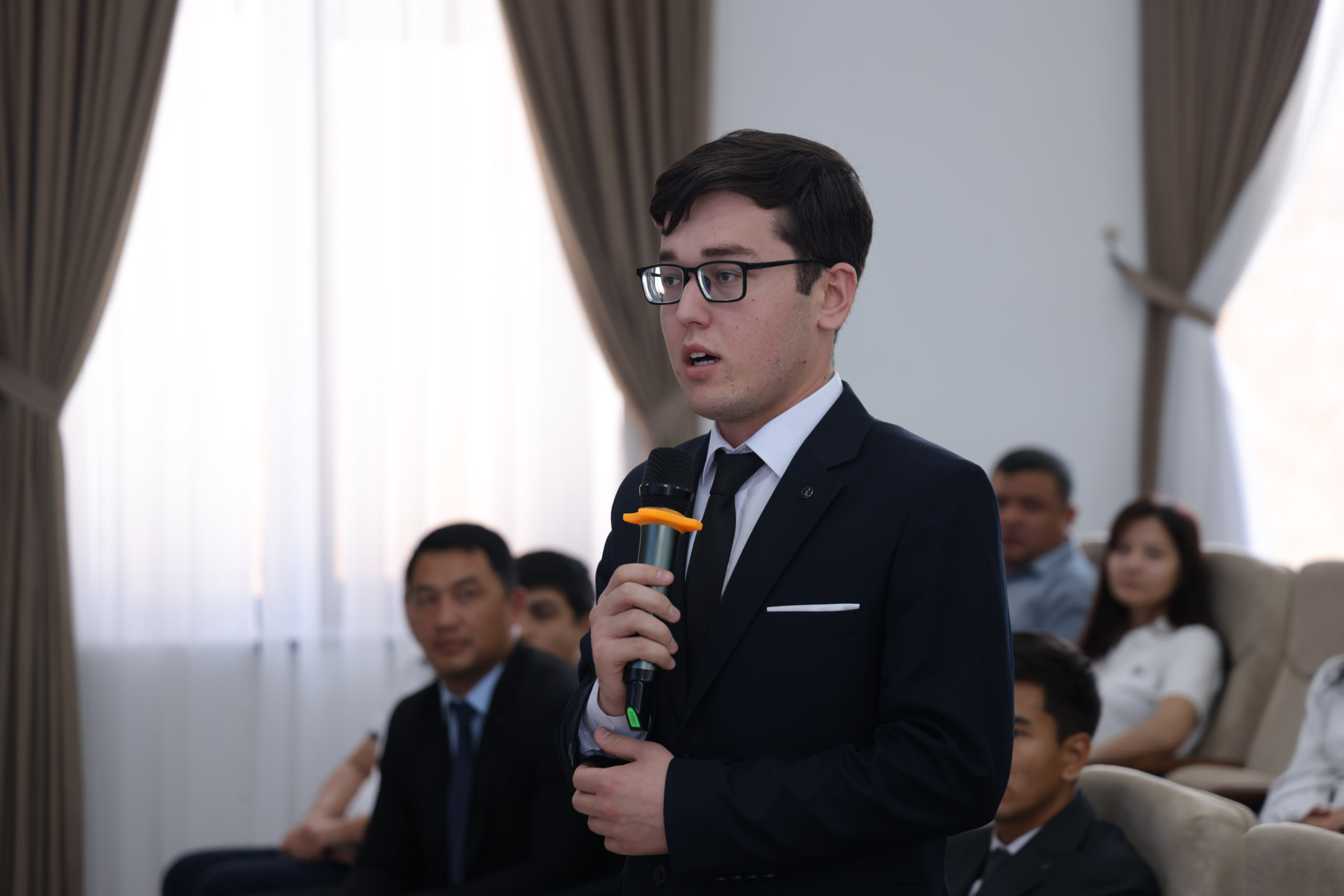 Namangan davlat universitetida “Konstitutsiya va yoshlar” mavzusida uchrashuv o‘tkazildi 9