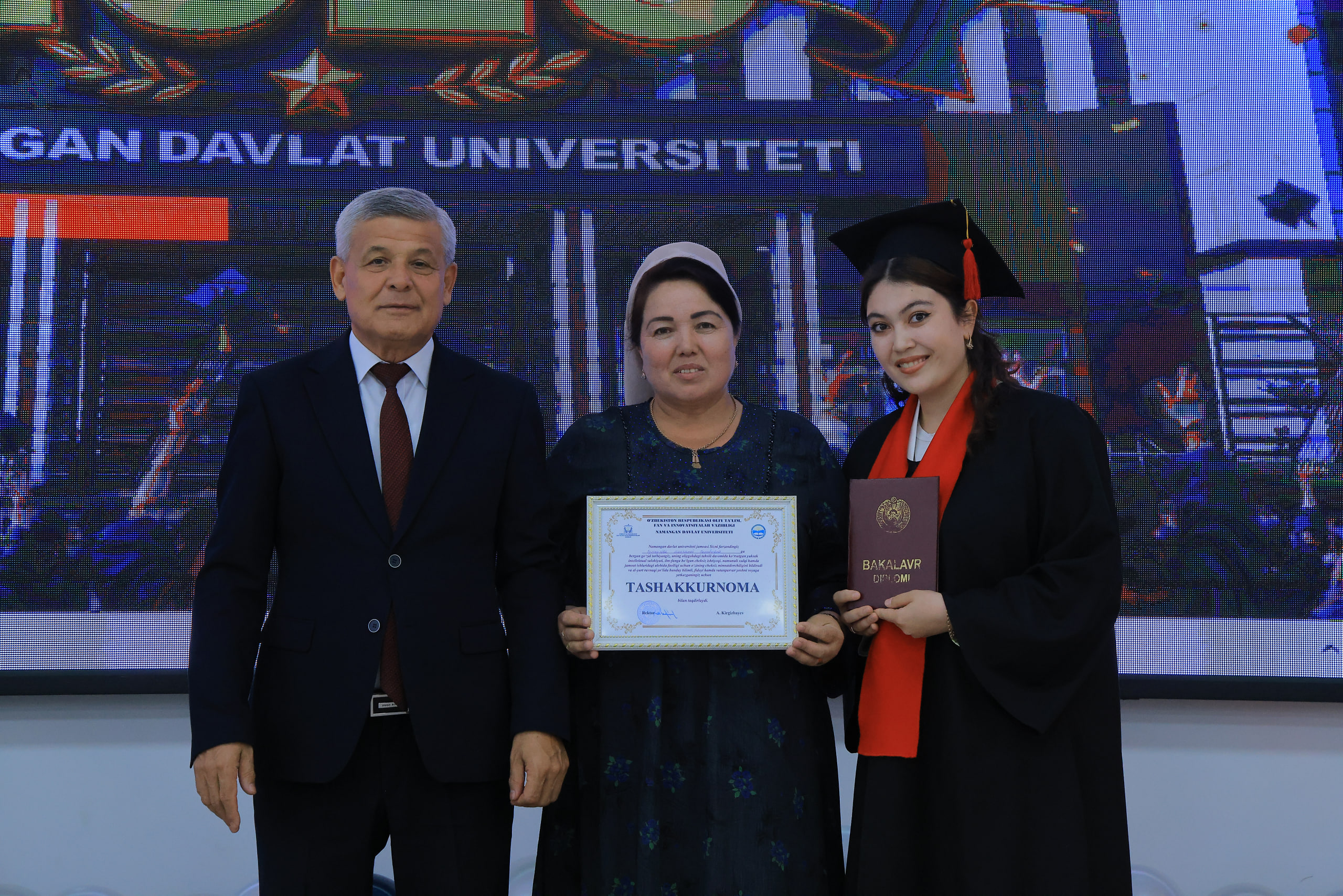 Namangan davlat universiteti Filologiya fakultetida «Bitiruvchi — 2026» tantanali bayram tadbir oʻtkazildi 9
