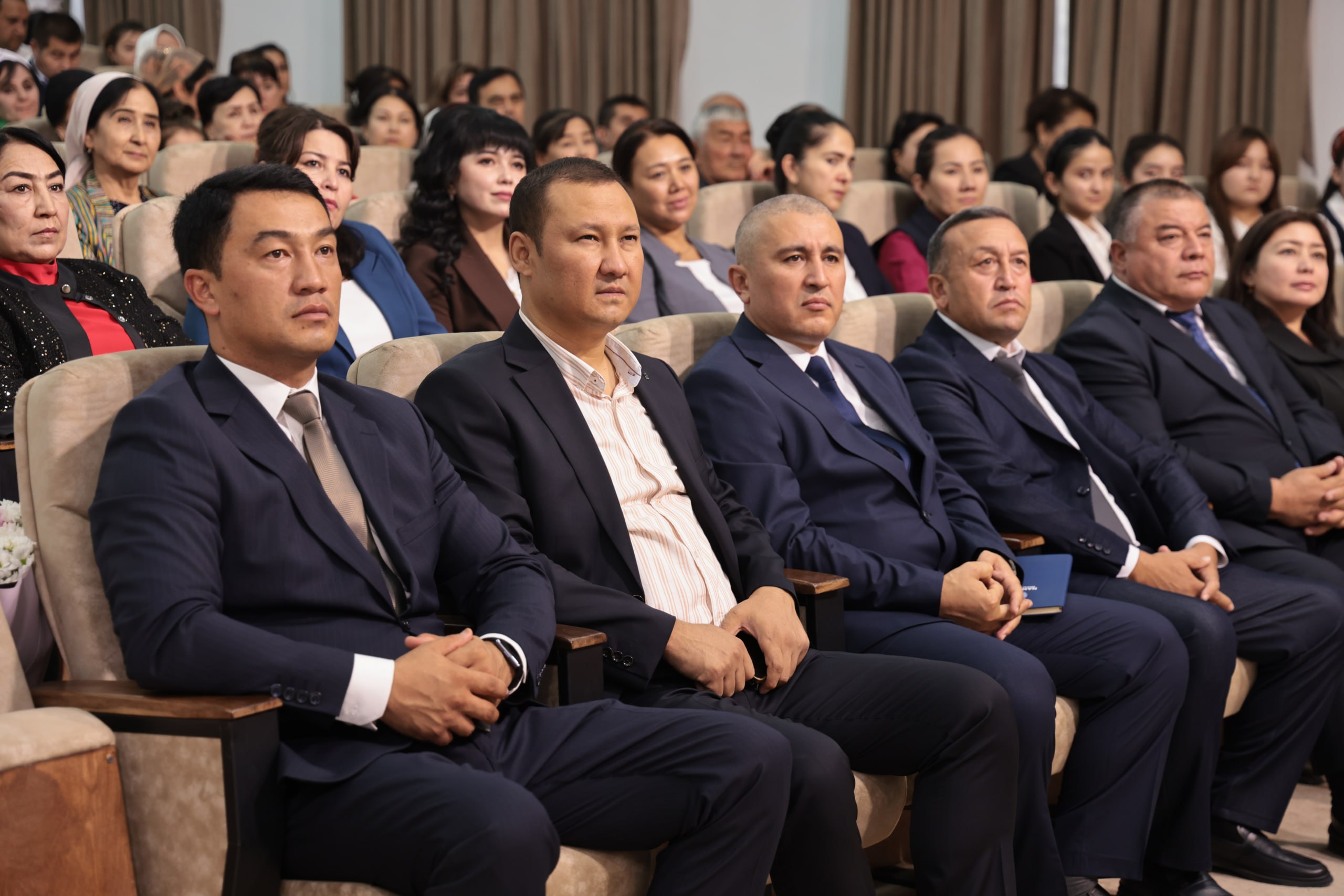 Namangan davlat universitetida 1-oktyabr — “O‘qituvchi va murabbiylar kuni” munosabati bilan tantanali bayram tadbiri o‘tkazildi 4