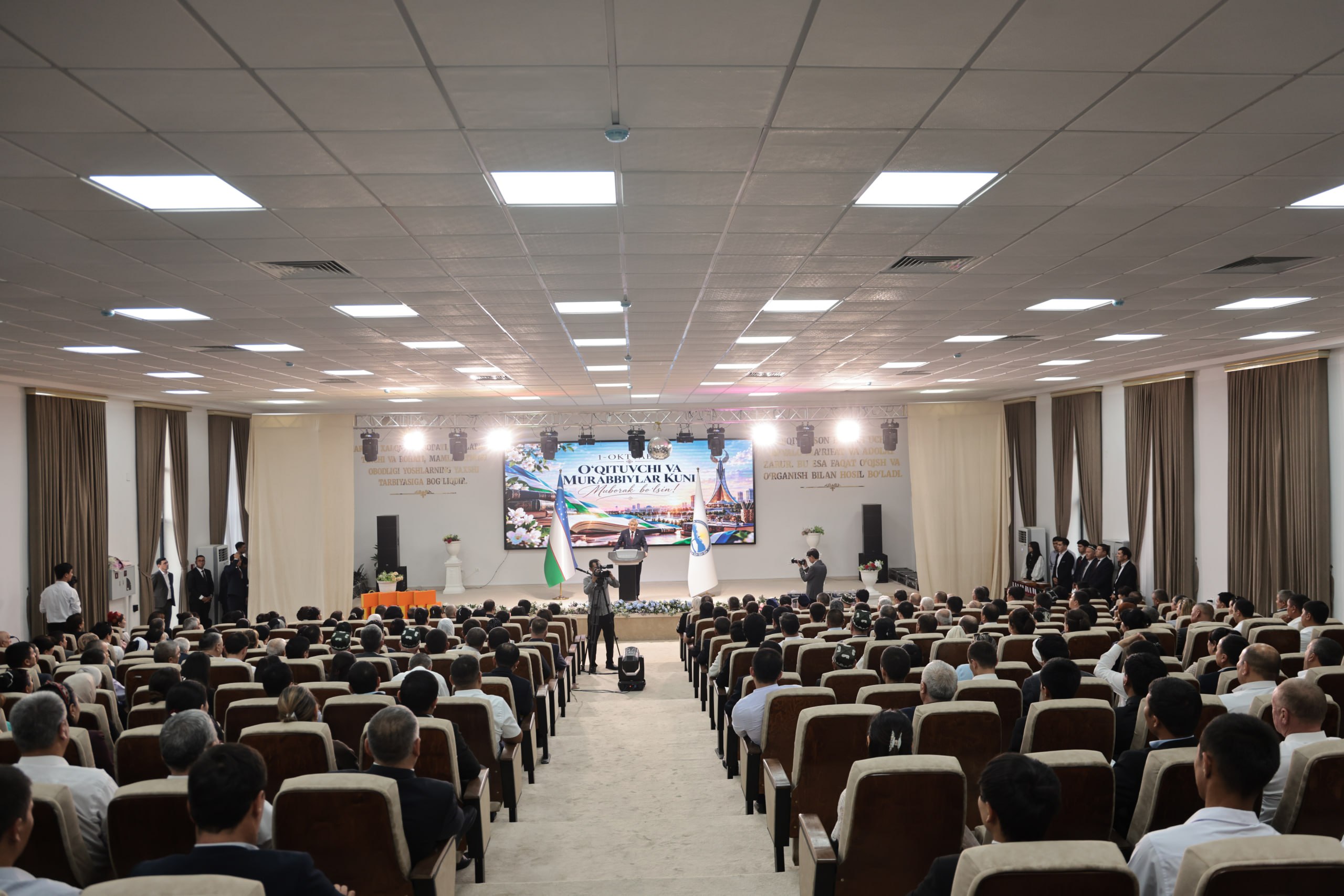 Namangan davlat universitetida 1-oktyabr — “O‘qituvchi va murabbiylar kuni” munosabati bilan tantanali bayram tadbiri o‘tkazildi 5