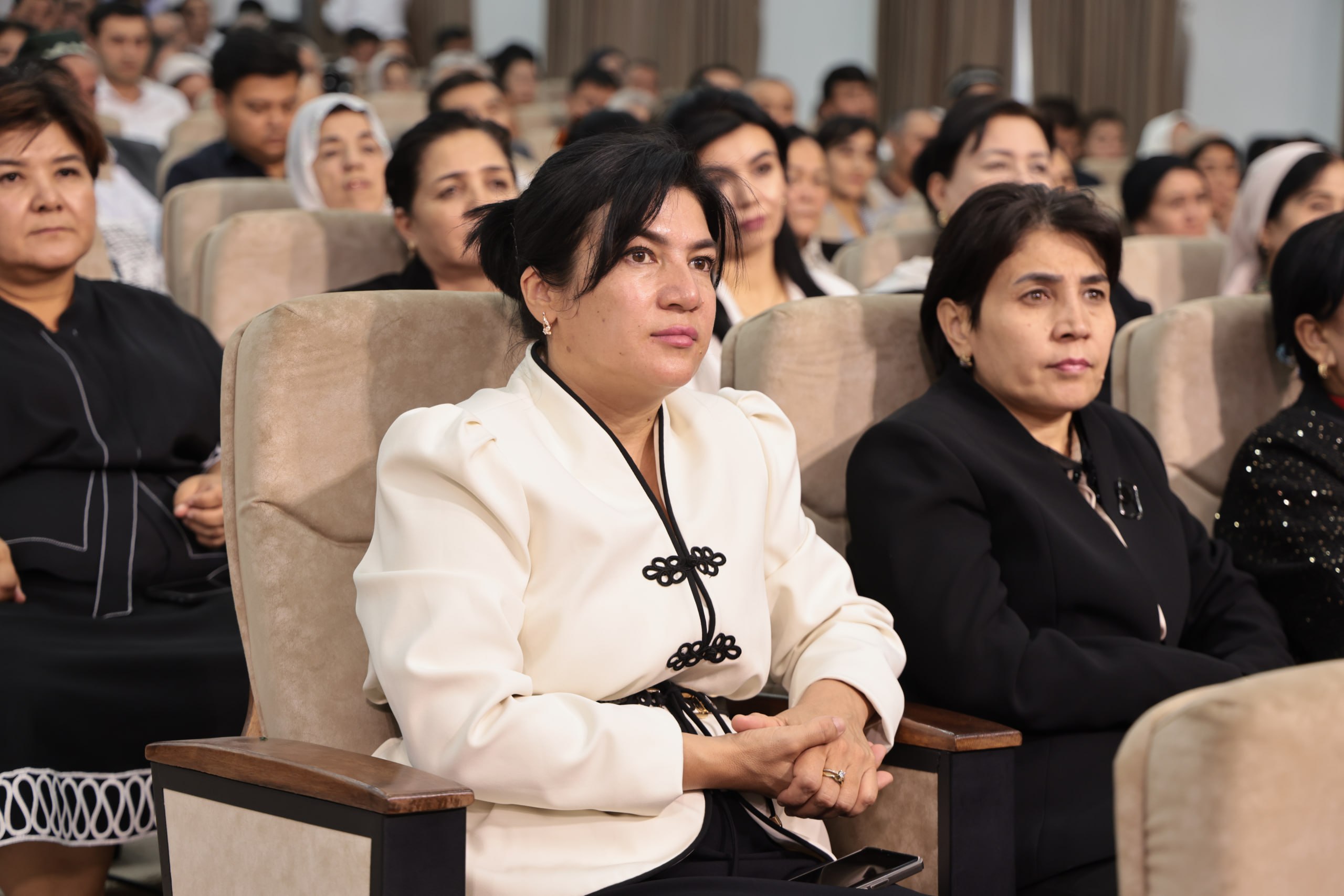 Namangan davlat universitetida 1-oktyabr — “O‘qituvchi va murabbiylar kuni” munosabati bilan tantanali bayram tadbiri o‘tkazildi 7