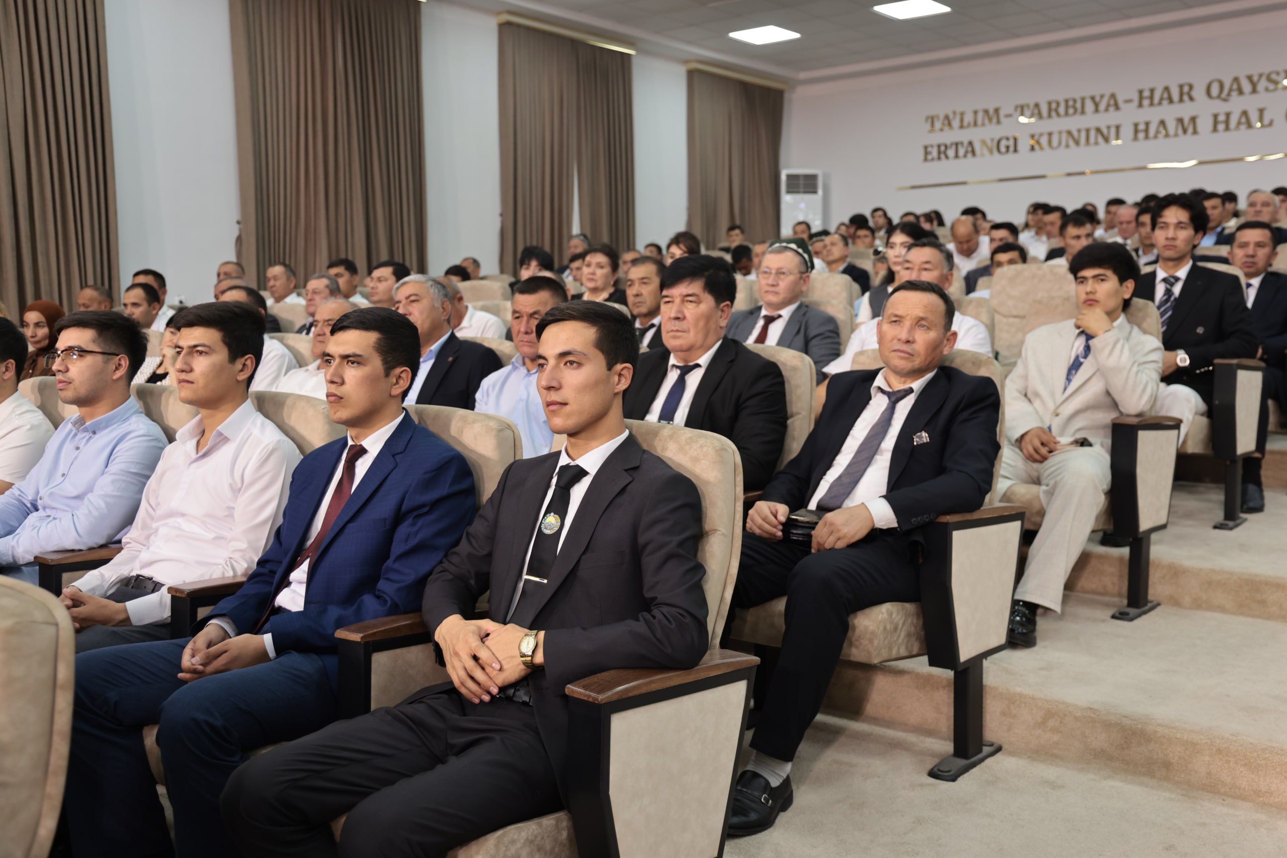 Namangan davlat universitetida 1-oktyabr — “O‘qituvchi va murabbiylar kuni” munosabati bilan tantanali bayram tadbiri o‘tkazildi 9