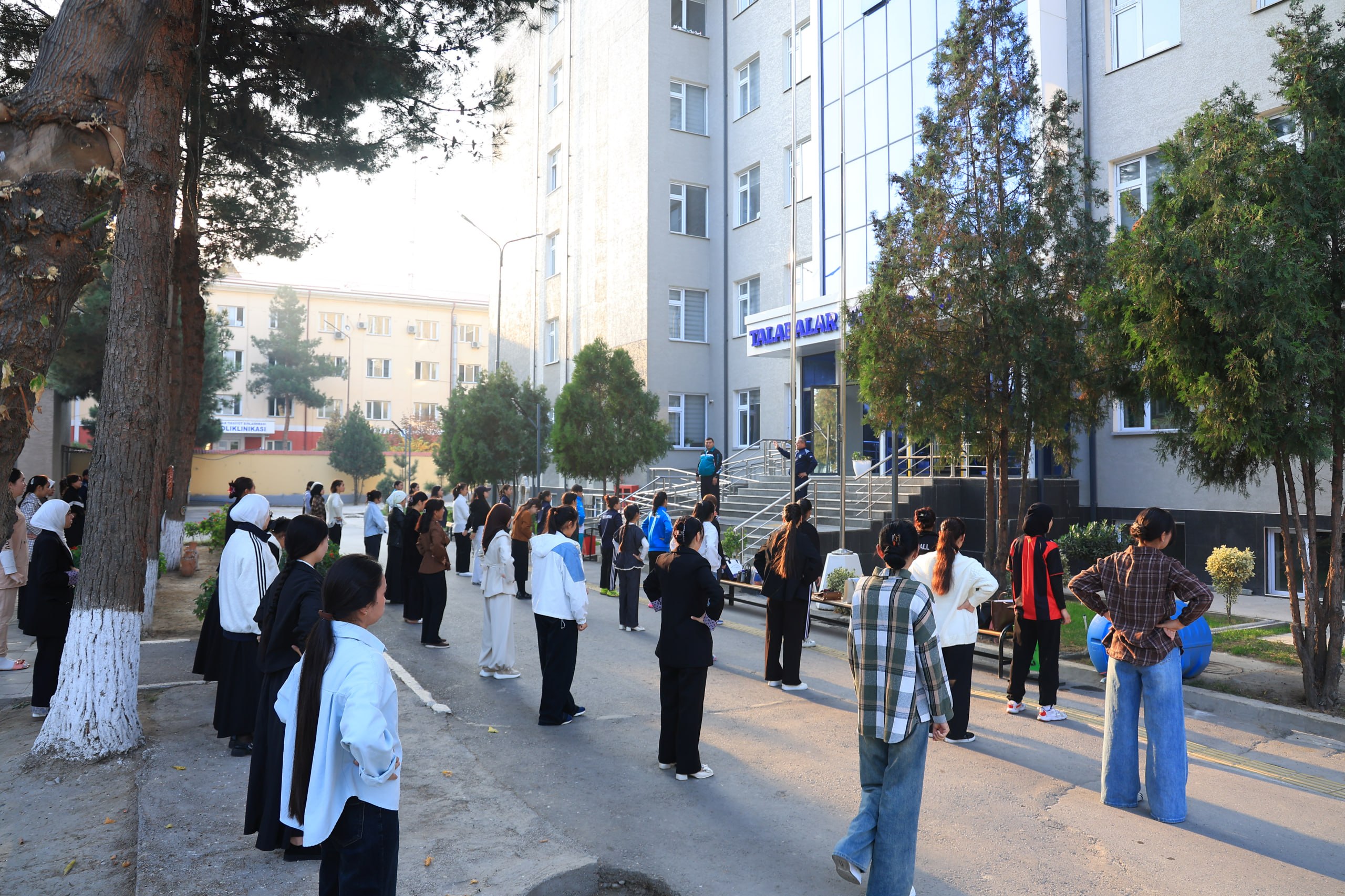Talabalar turar joyida tonggi badantarbiya maşğulotlari ötkazildi 3